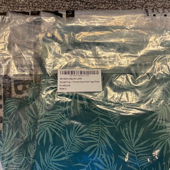 Betabrand | Straight-Leg | 7-Pocket Dress Pant Yoga Pants (Cabana) - Picture 5 of 6